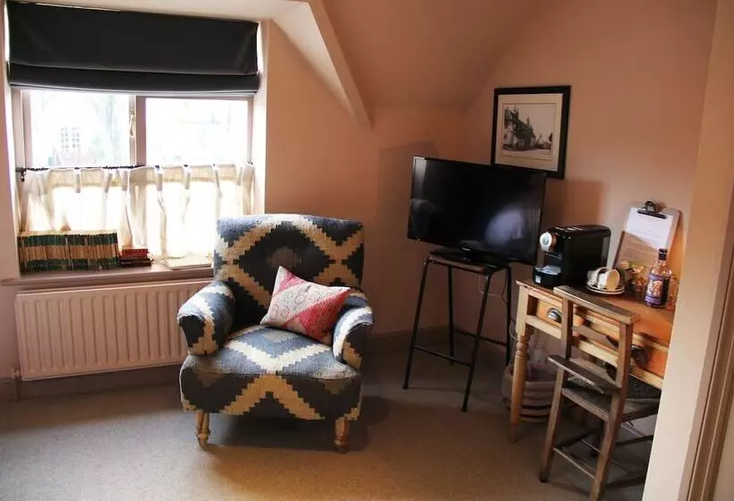 Отель Bel And The Dragon Odiham