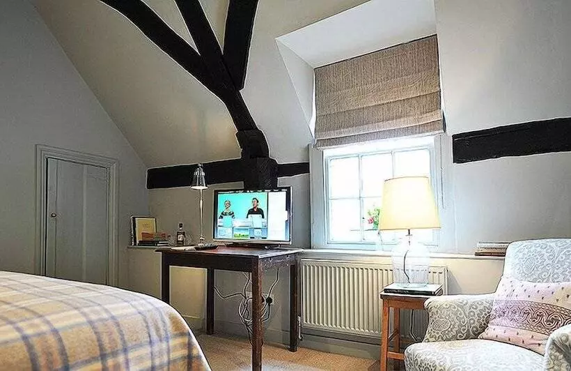 Отель Bel And The Dragon Odiham