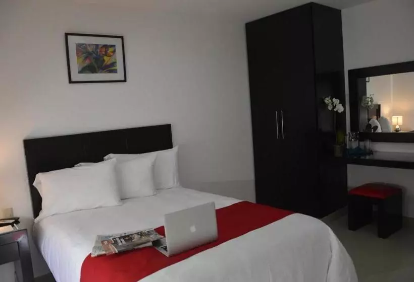 Отель Clamont Suites