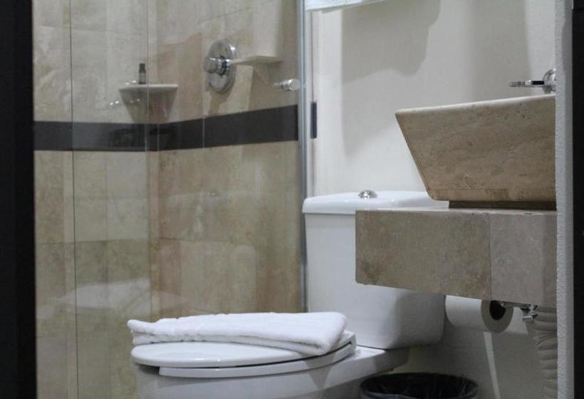 Отель Clamont Suites