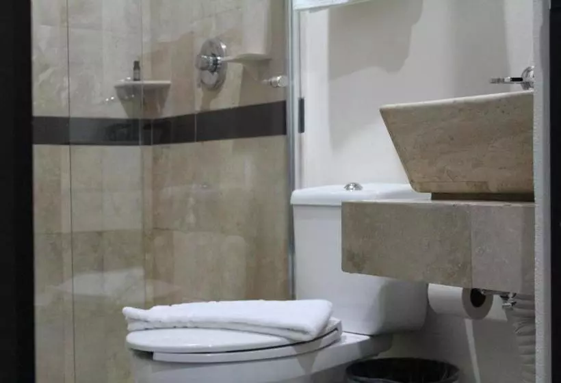 Отель Clamont Suites