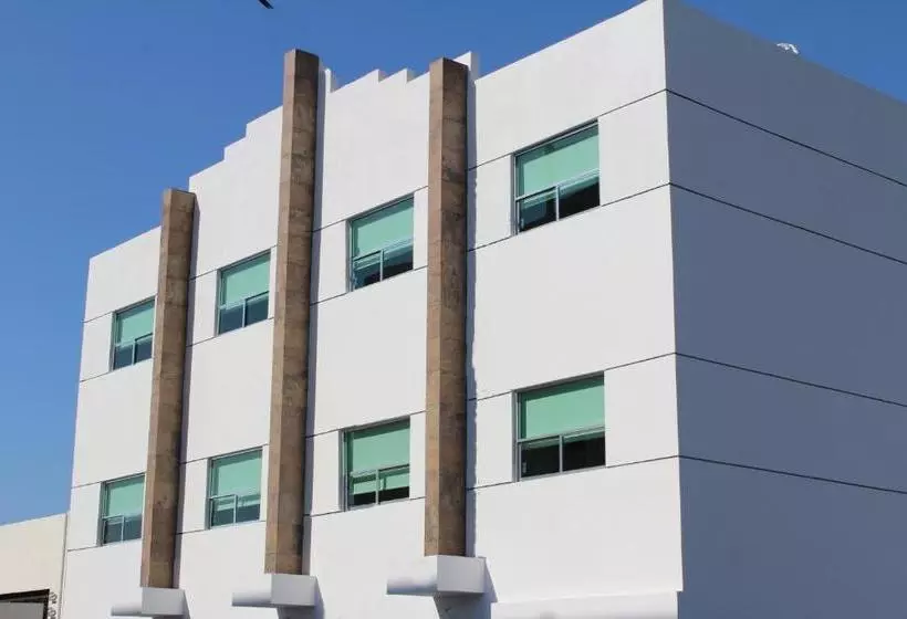 Отель Clamont Suites