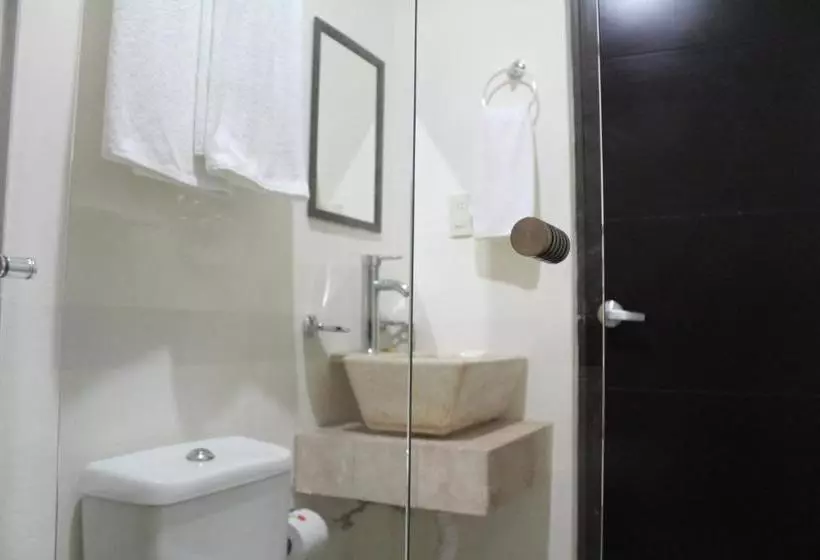 Отель Clamont Suites