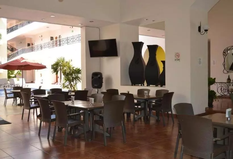 Отель Concierge Plaza La Villa