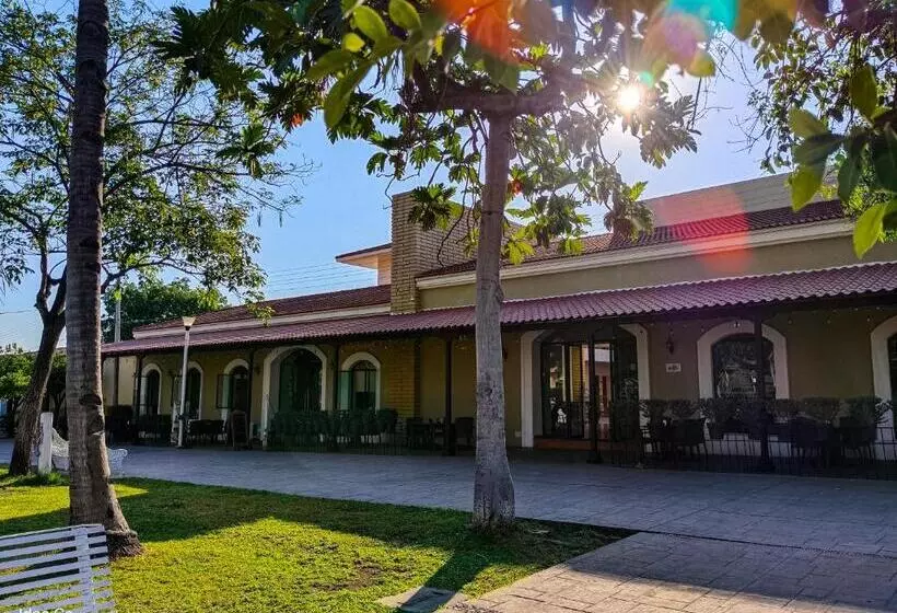 Отель Concierge Plaza La Villa