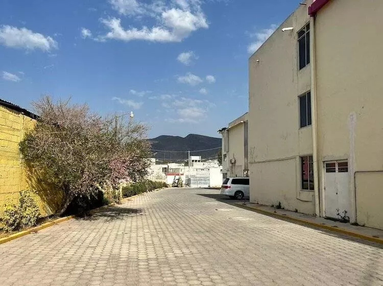 فندق Del Valle Inn