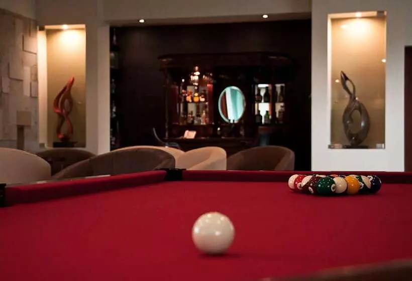 Hotelli Ecce Inn & Spa