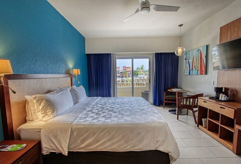 Отель Holiday Inn Huatulco, An Ihg