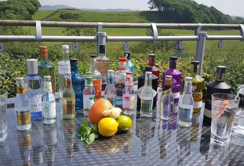 Отель Lutwidge Arms