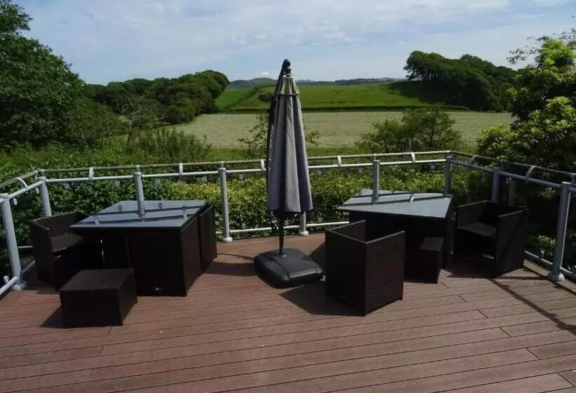 Отель Lutwidge Arms