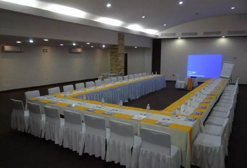 هتل Madan Cardenas