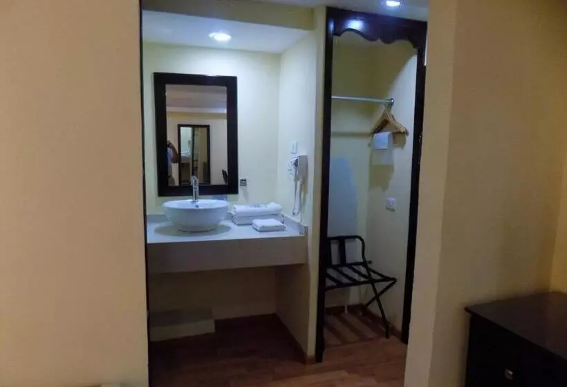 هتل Madan Cardenas