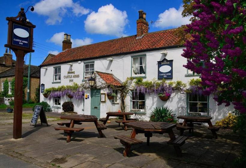 ホテル The Castle Arms Inn