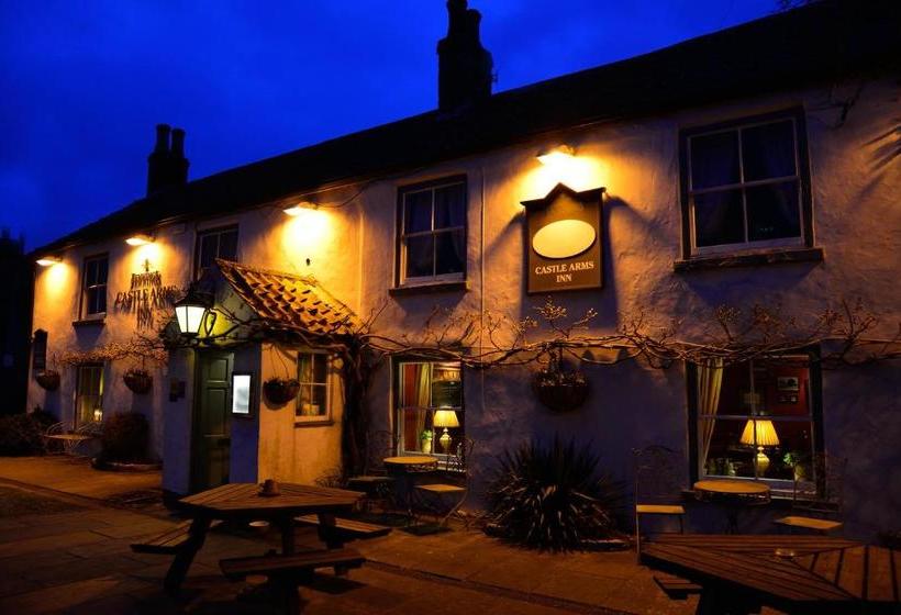ホテル The Castle Arms Inn