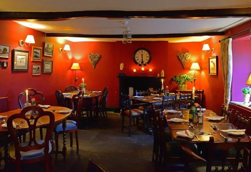 ホテル The Castle Arms Inn