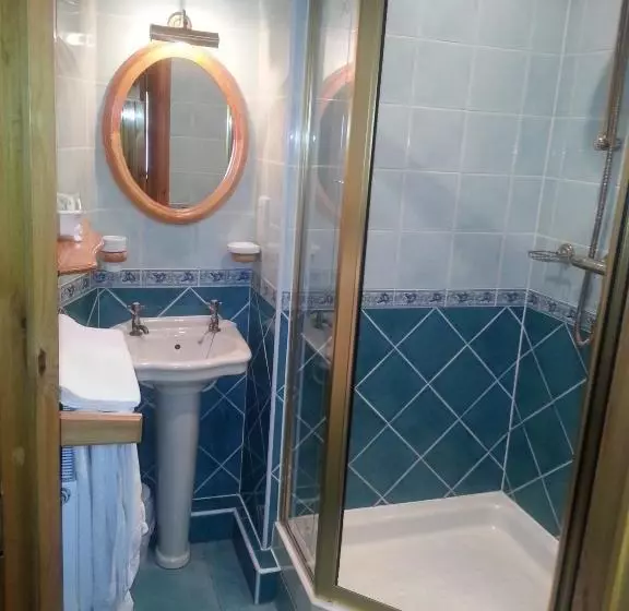 ホテル The Castle Arms Inn