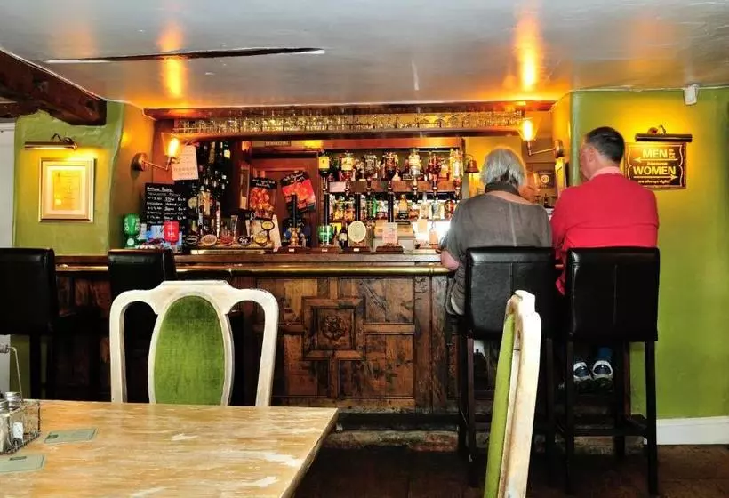 ホテル The Castle Arms Inn