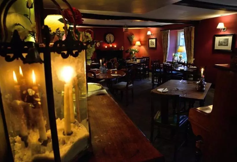 ホテル The Castle Arms Inn