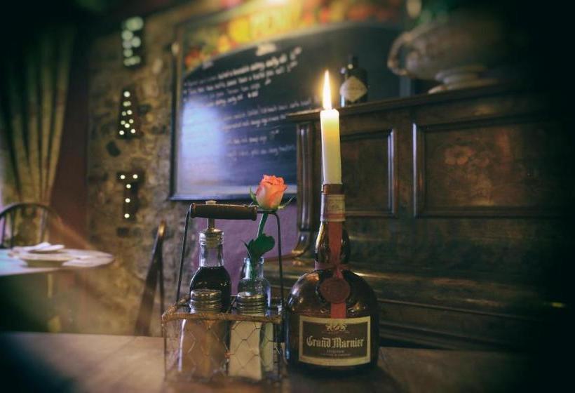 ホテル The Castle Arms Inn