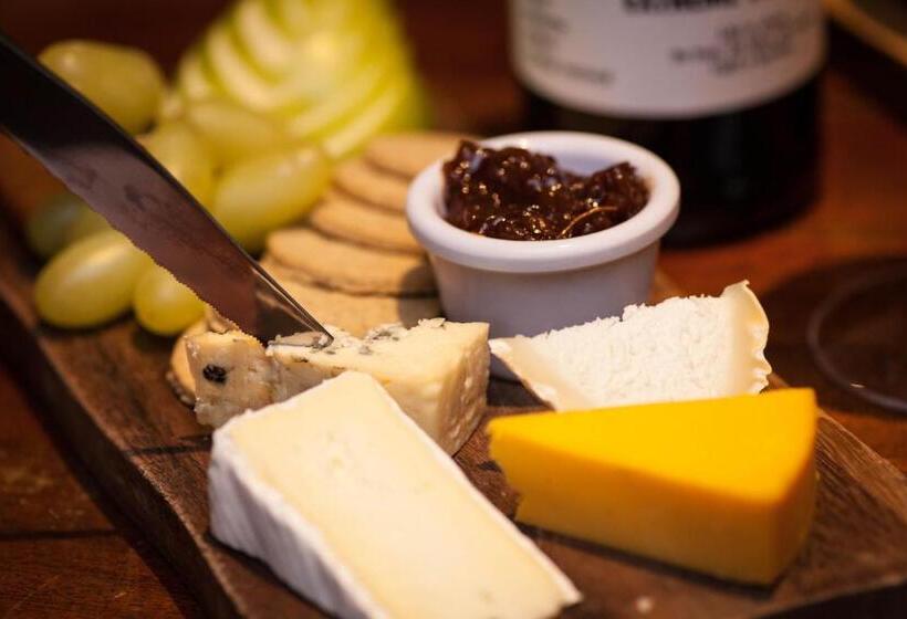 בית מלון כפרי The Crown Guest House