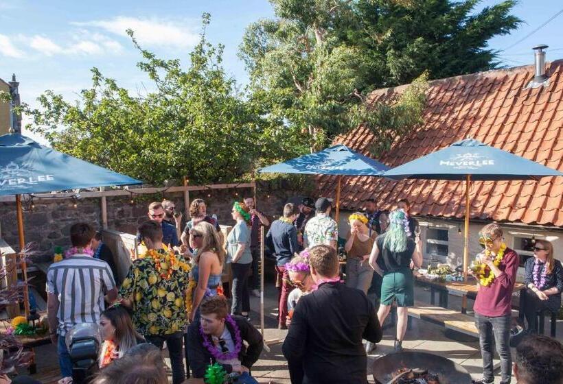 בית מלון כפרי The Crown Guest House