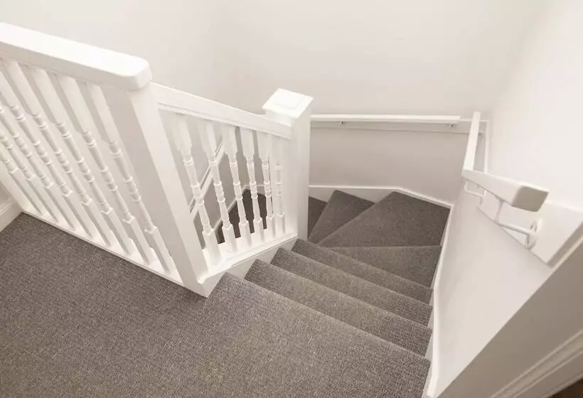 酒店 The Crown Guest House