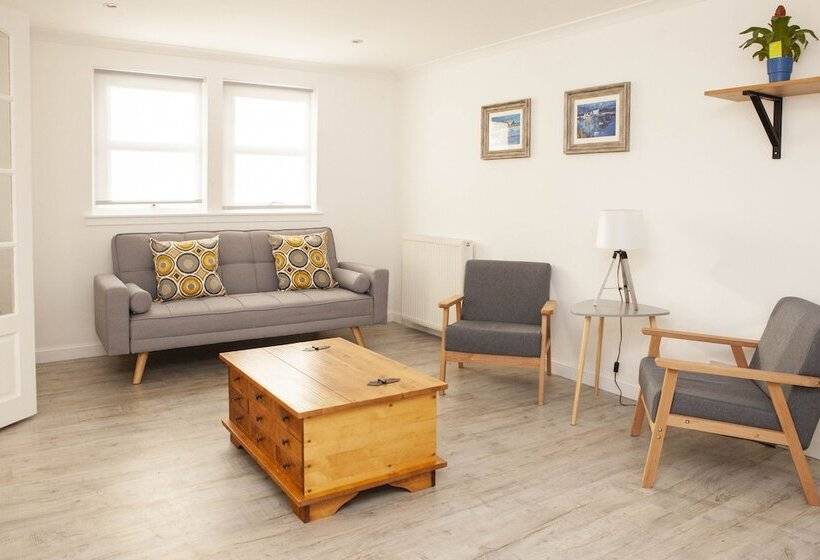 בית מלון כפרי The Crown Guest House