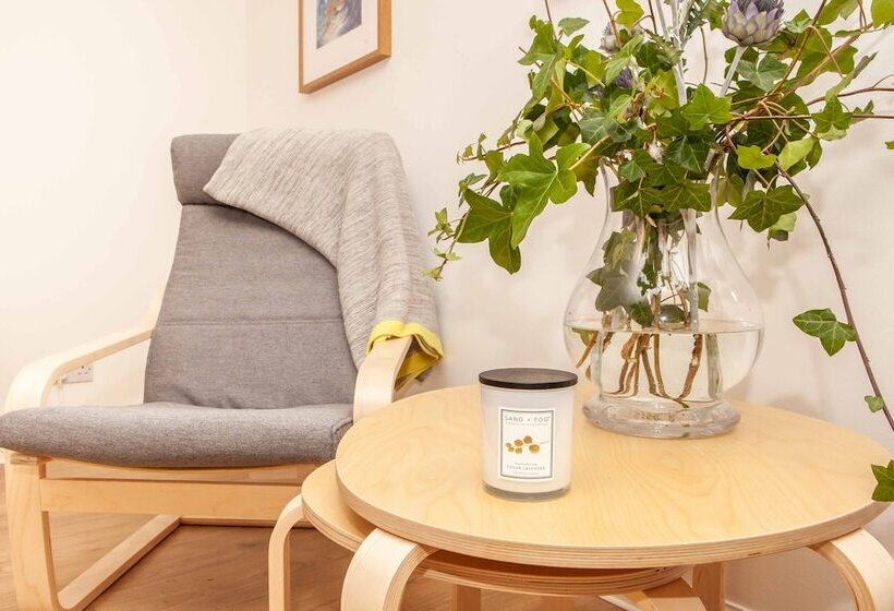 בית מלון כפרי The Crown Guest House