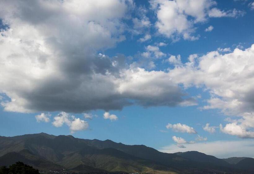 Отель Un Sueño Valle De Huajes