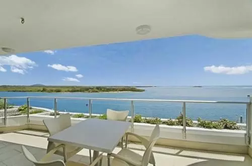 Waves Maroochy River