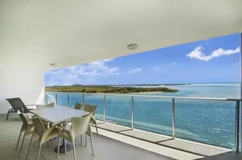 Waves Maroochy River