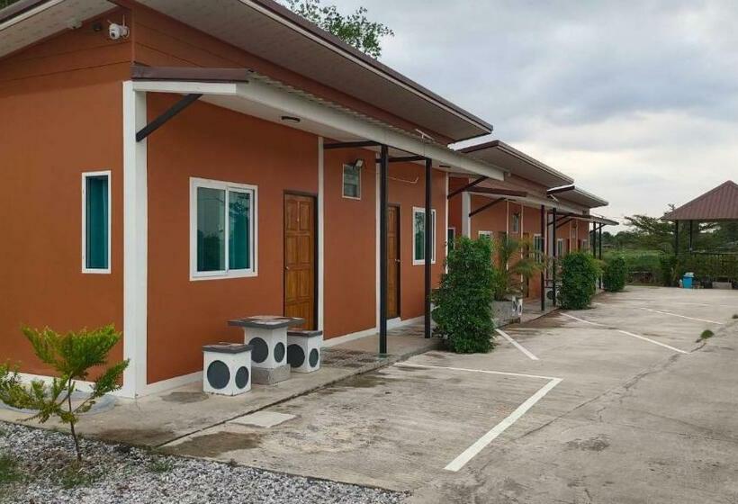 リゾートホテル เรือนจำปา