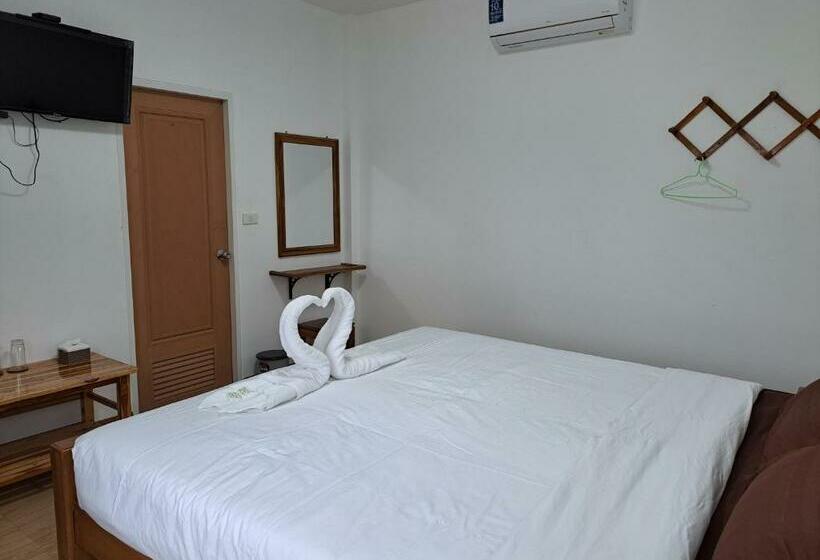 リゾートホテル เรือนจำปา