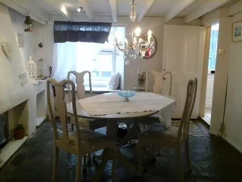 Holly Cottage Vintage B&b