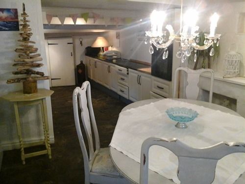 Holly Cottage Vintage B&b