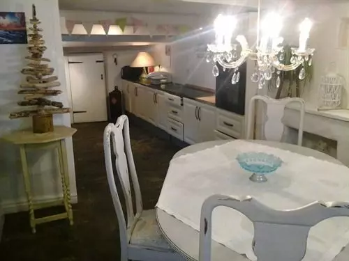 Holly Cottage Vintage B&b