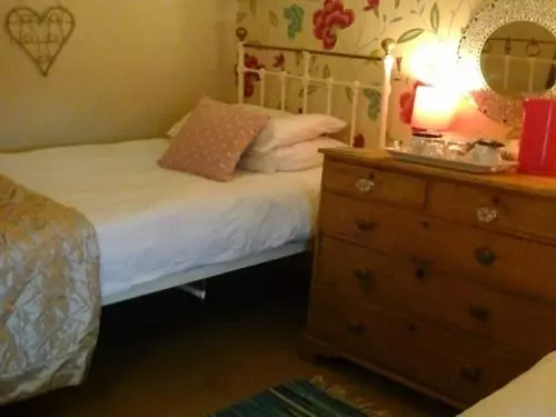 Holly Cottage Vintage B&b