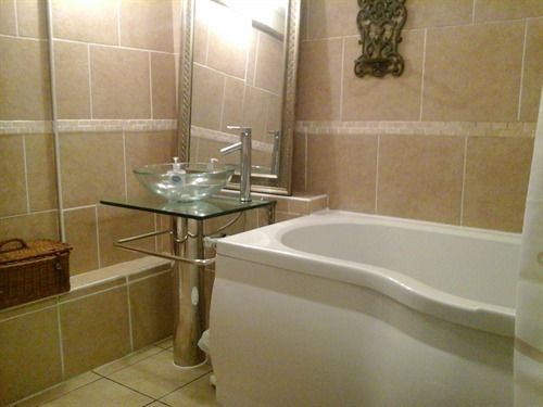 Holly Cottage Vintage B&b