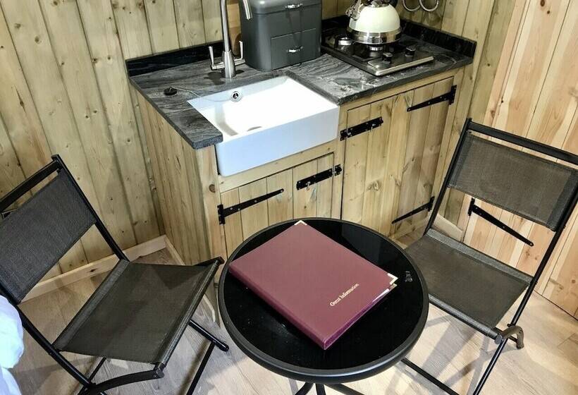 민박 Highland Bear Lodge & Luxury Bear Huts