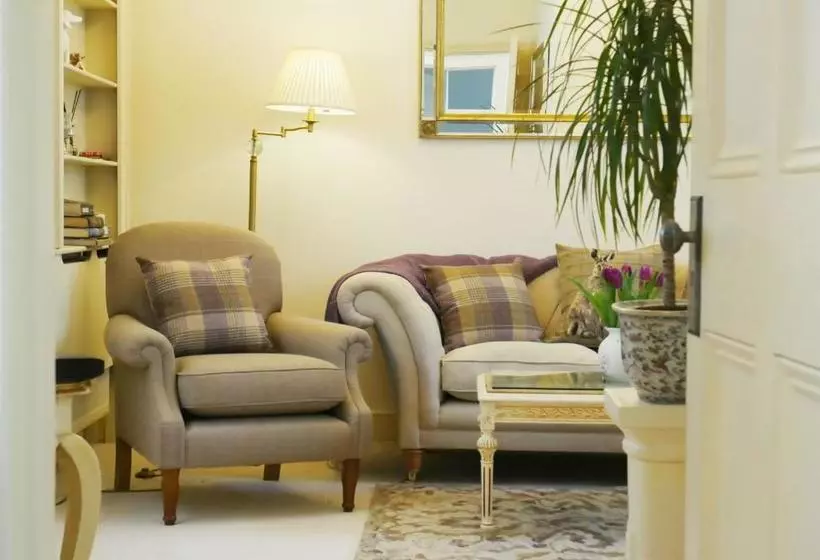 Tramontane Apartment At Hesketh Crescent