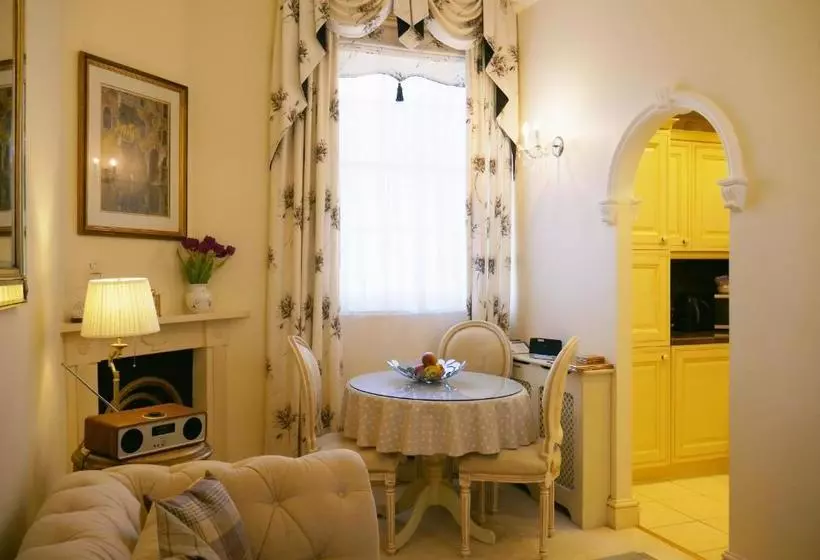 Tramontane Apartment At Hesketh Crescent