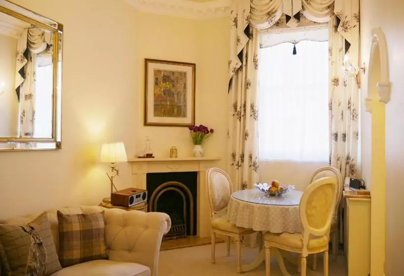 Tramontane Apartment At Hesketh Crescent