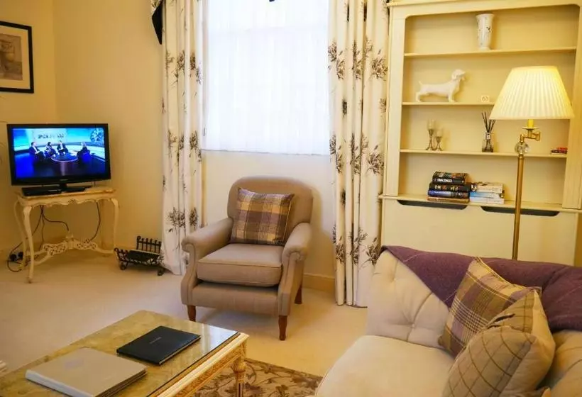 Tramontane Apartment At Hesketh Crescent