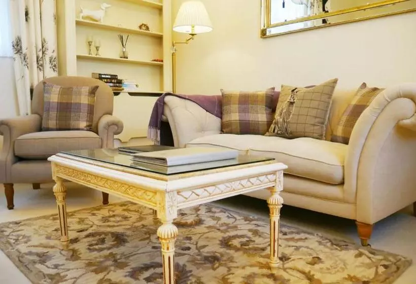 Tramontane Apartment At Hesketh Crescent