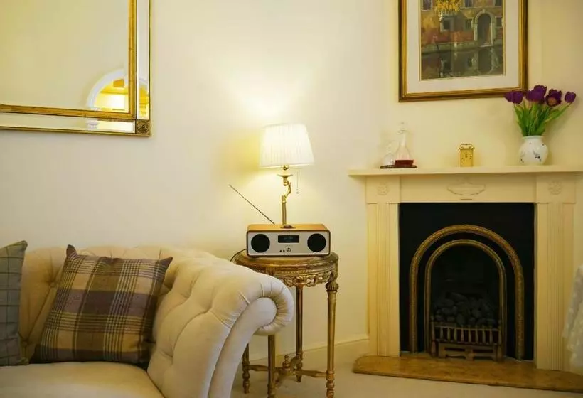 Tramontane Apartment At Hesketh Crescent