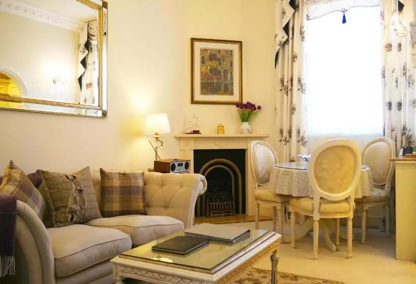 Tramontane Apartment At Hesketh Crescent