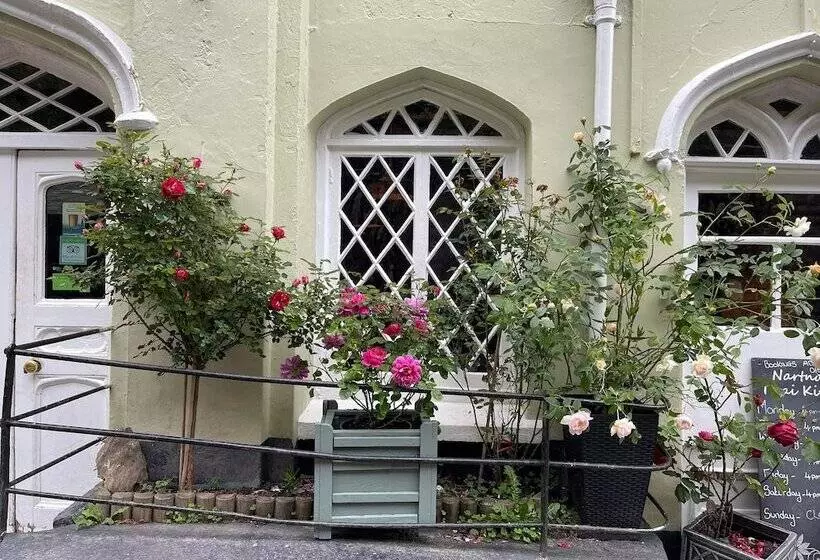 Отель Cottage Inn