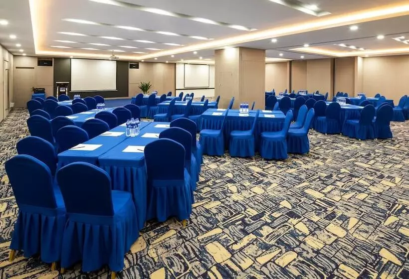 فندق Holiday Inn Express Shenyang North Station, An Ihg