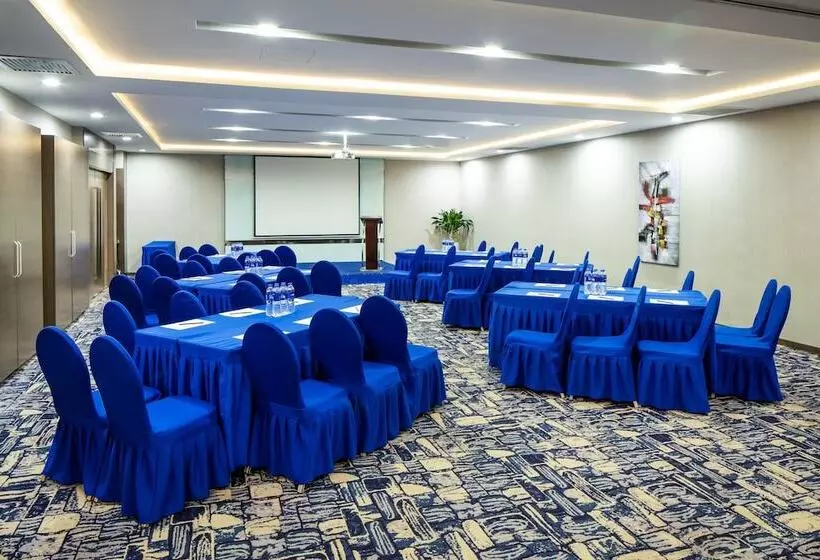 فندق Holiday Inn Express Shenyang North Station, An Ihg