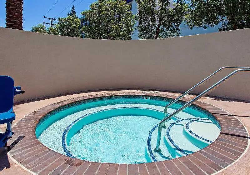 Szálloda Holiday Inn Express & Suites Anaheim Resort Area, An Ihg